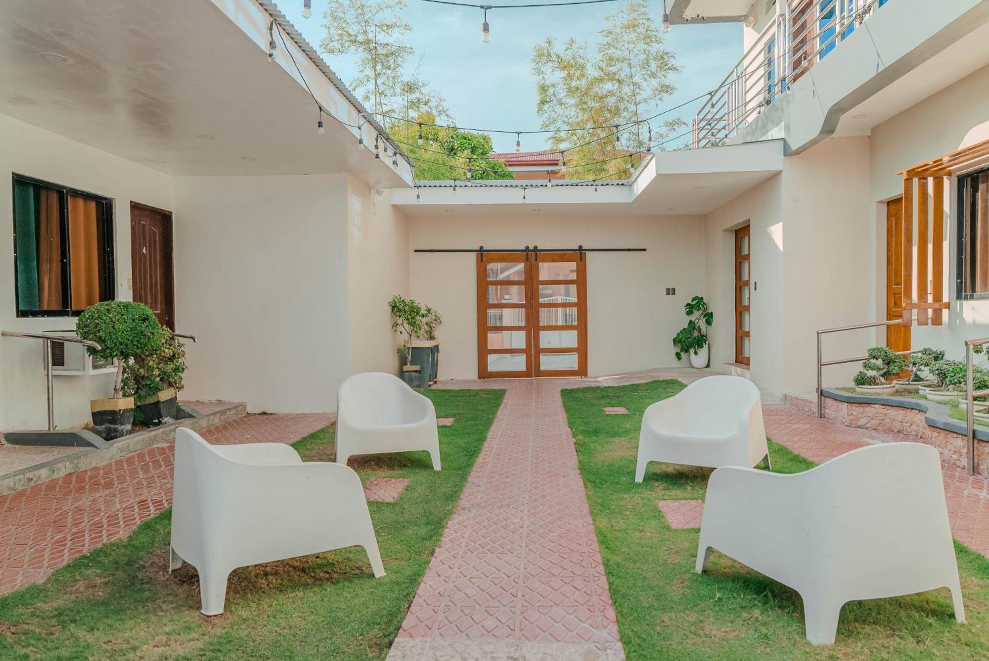 GT Seaside Inn Oslob Bagian luar foto
