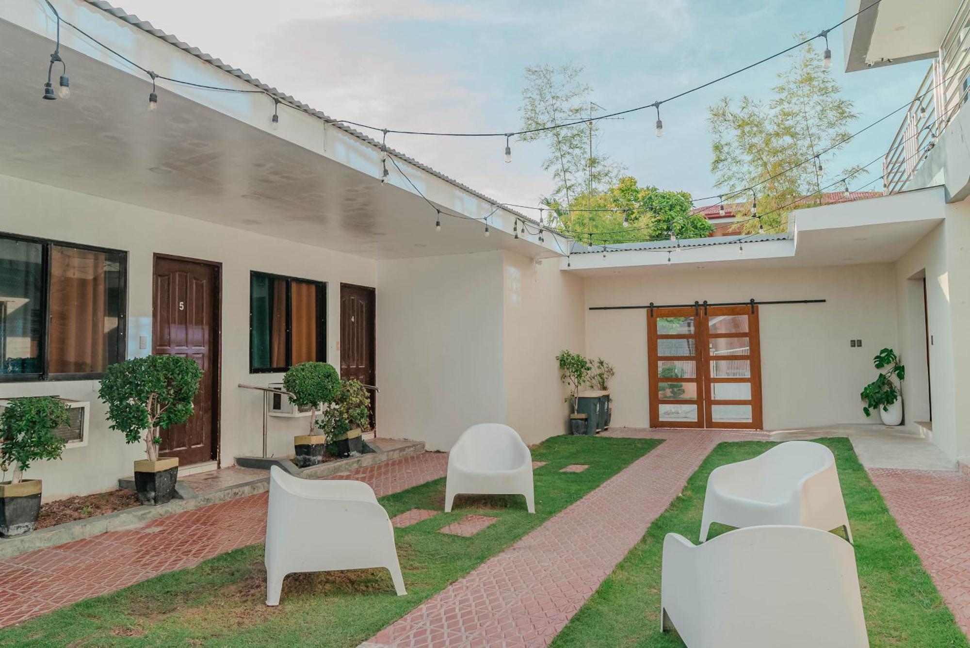 GT Seaside Inn Oslob Bagian luar foto